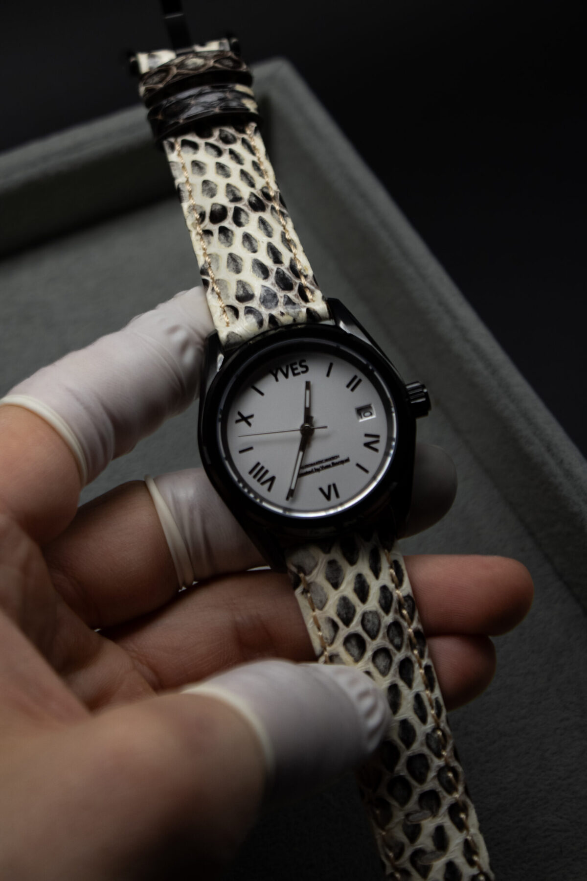 Montre personnalisée homme Yves, fabriquée à la main en France