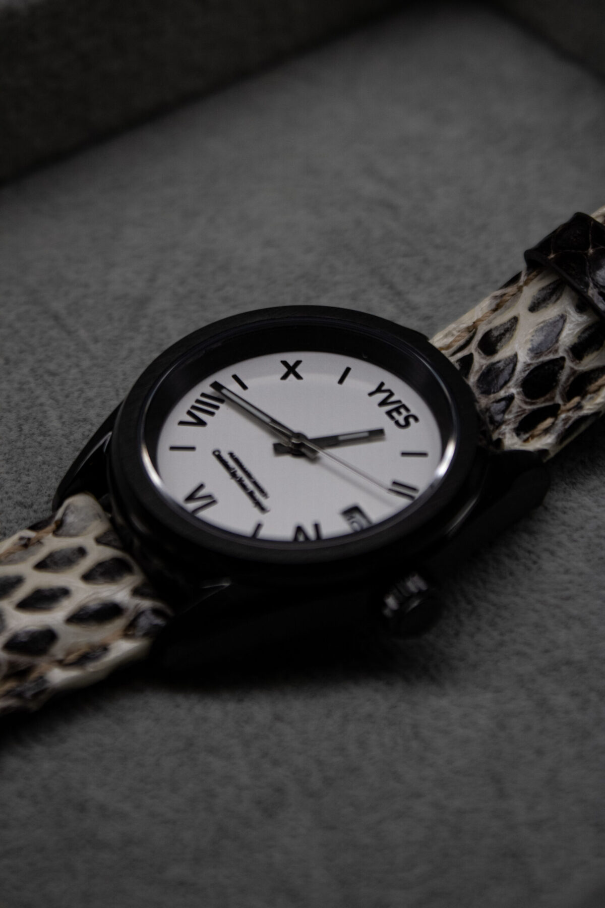 Montre personnalisée homme Yves, fabriquée à la main en France